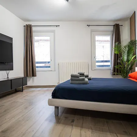 Estensia & 费拉拉