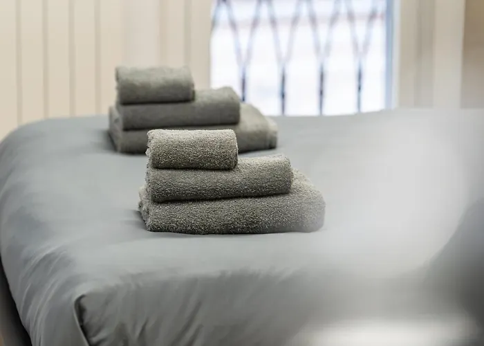 Estensia & 费拉拉