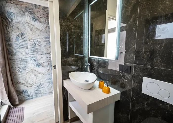 Estensia & 3* 费拉拉